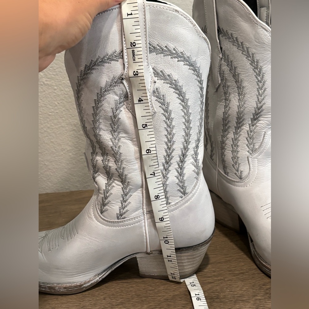 White Western Leather Cowboy Boots for Women - Picture 5 of 7